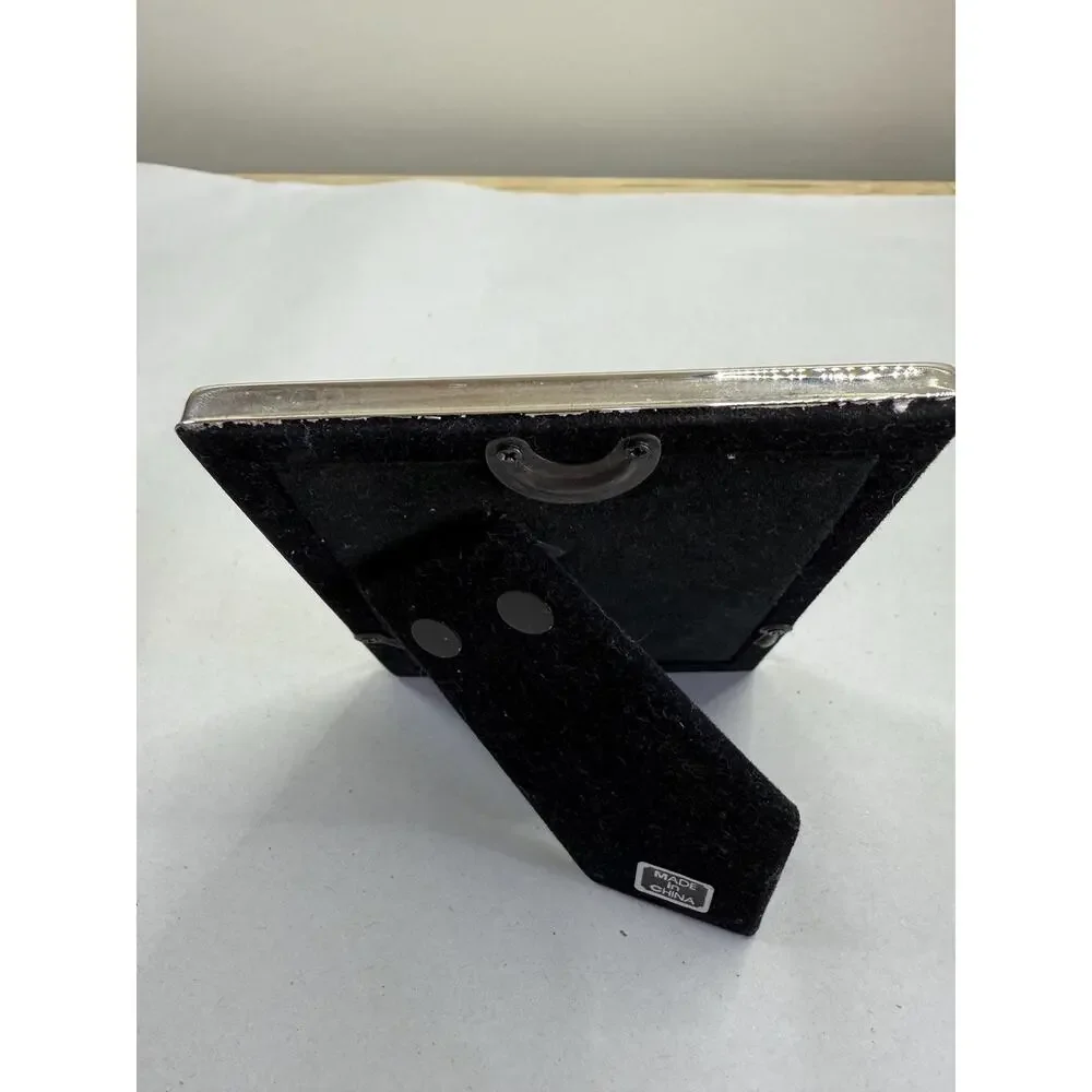 Unbranded classic silver